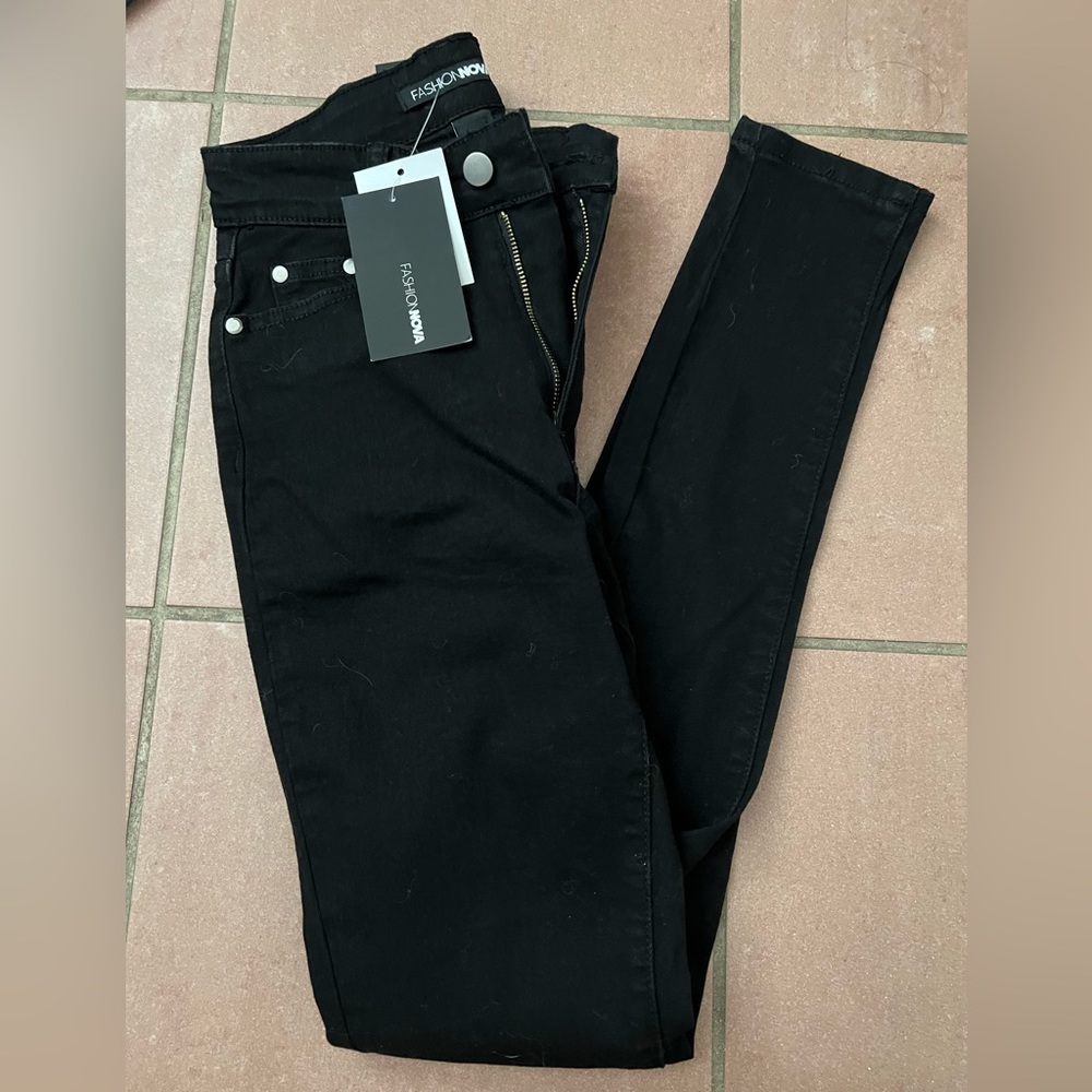 Brand new fashion nova high rise black jeans!!!